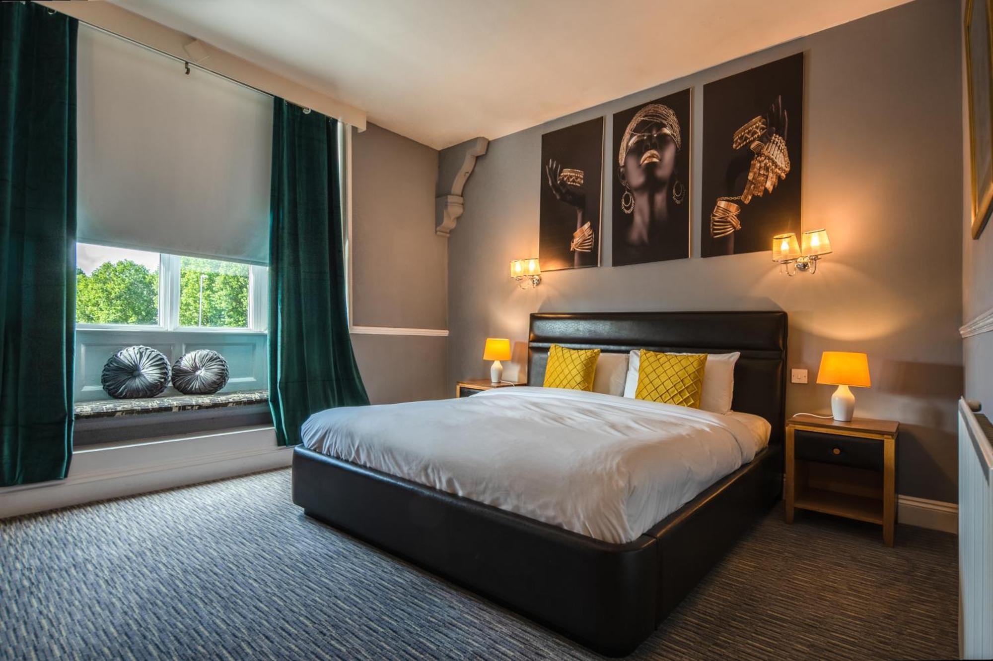 Hotel Plough 3*